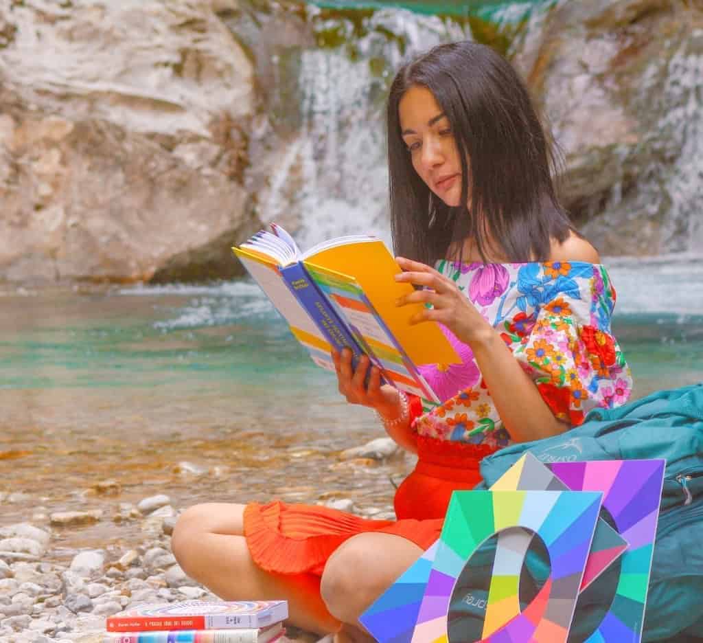 Collezione dei 20 migliori libri sui colori con copertine di Cromorama, Pastoureau, Atlante Sentimentale e altri titoli imperdibili