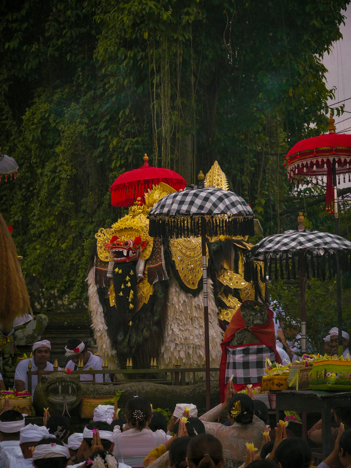 barong balinese figura mitologica tradizionale simbolo positivo di protezione