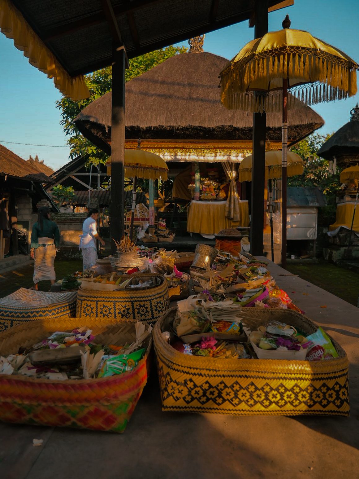galungan-bali-offerte-tempio-ceste-banten-cibo
